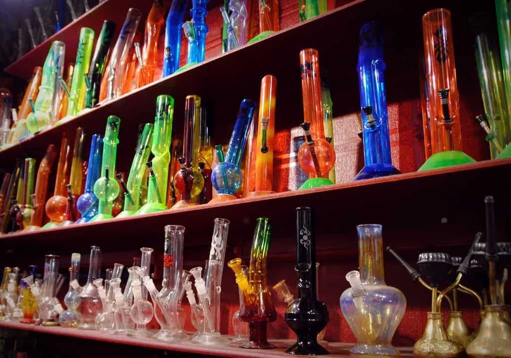 bongs for sale at vaperite and canna-rite | Bongs - Let’s get Educated! | Vaperite | Canna-Rite | Bong | Water-Pipes